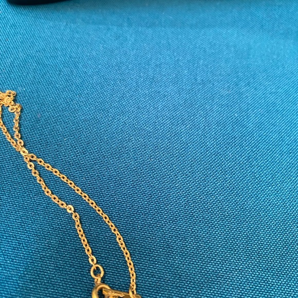 Amway Round Rose Floral Pendant Necklace - Picture 3 of 3